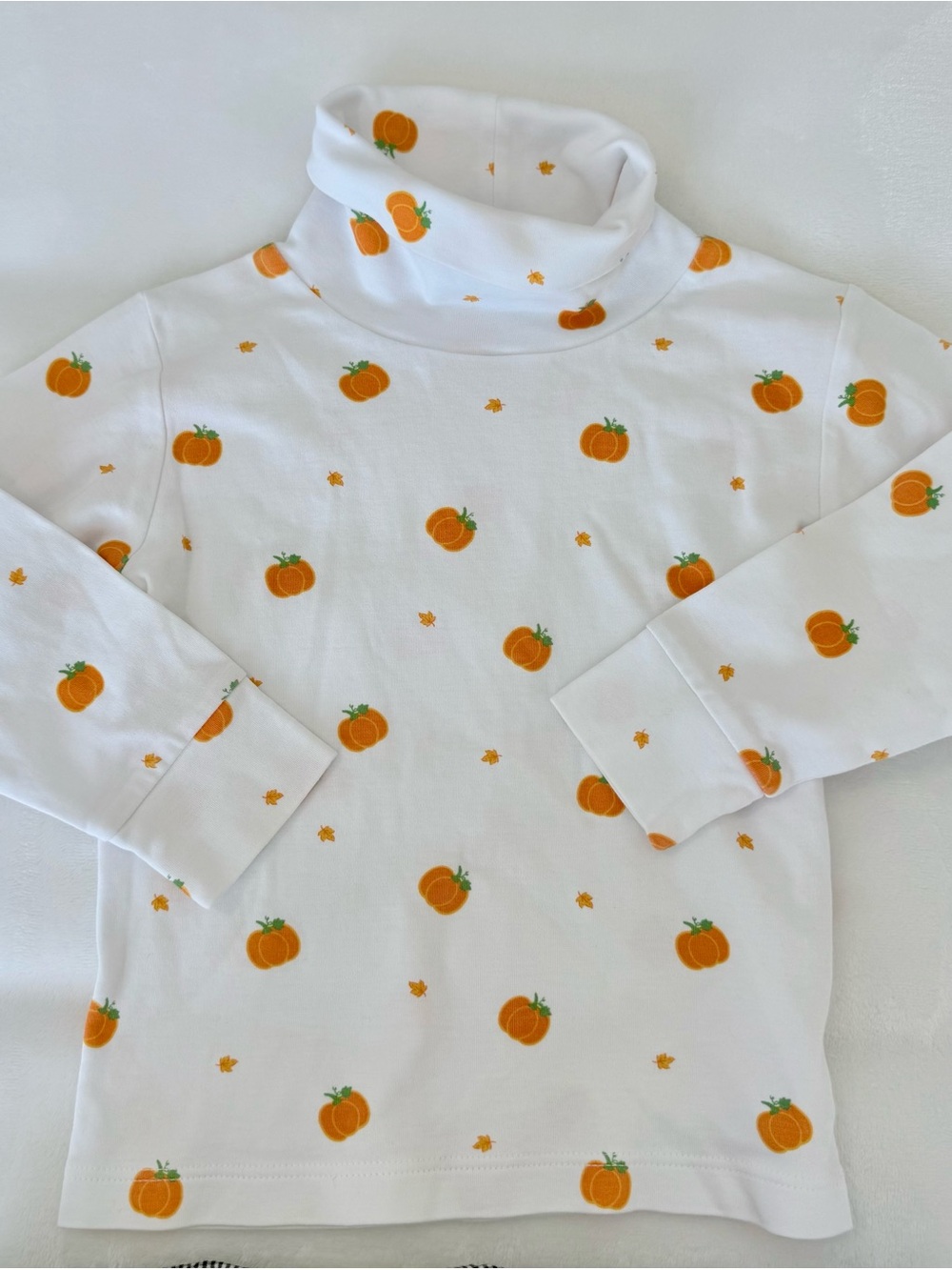 NWOT Little English Pumpkin Turtleneck (size 2T)